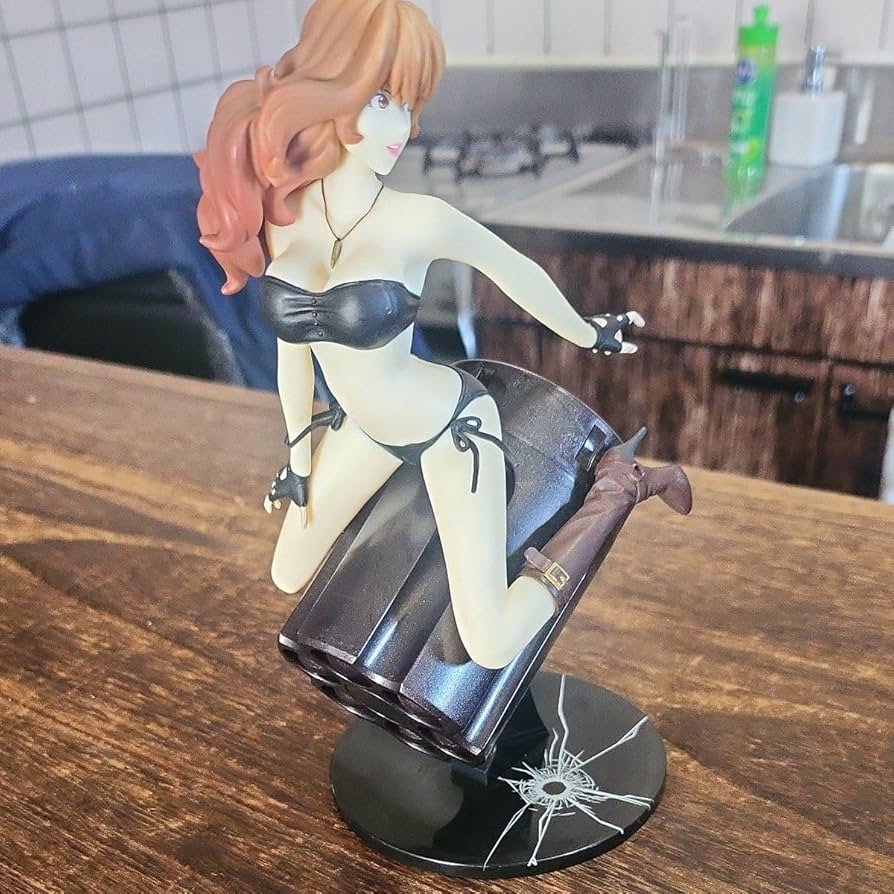 美少女　フィギュア　峰不二子　ルパン三世　キャビネット　ペン立て Amazon.co.jp: フィギュア 峰不二子 ルパン三世 ペン立て : おもちゃ